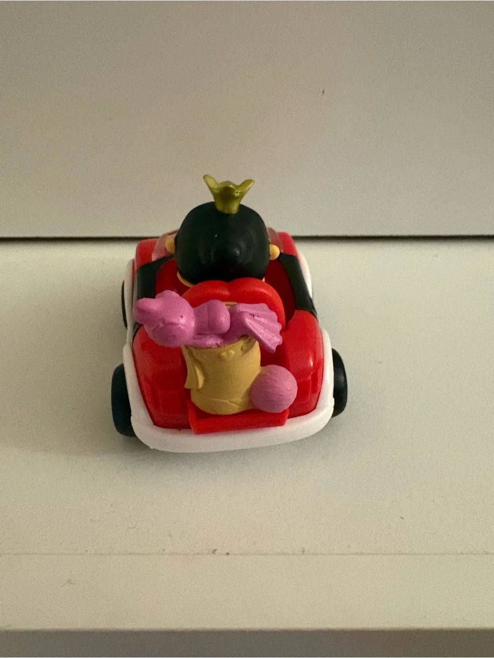 Disney Doorables Let's Go Vehicles Series 2  Queen of Hearts Set